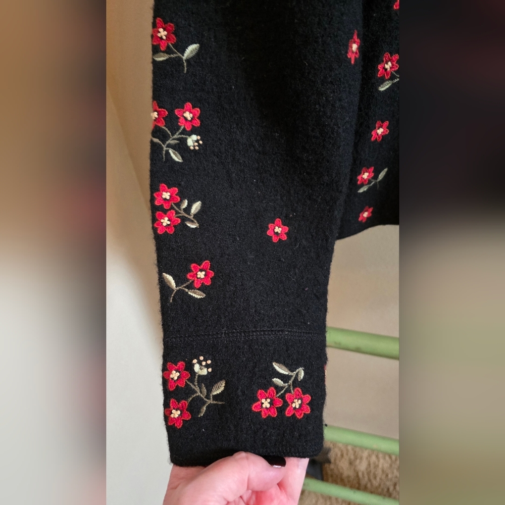 Talbots Vintage Cardigan Button Front with Red/Green Floral Embroidery, Sz M - Picture 4 of 8